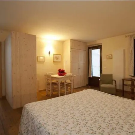 Casa Rossa Ai Colli Κατάλυμα σε φάρμα Ragogna