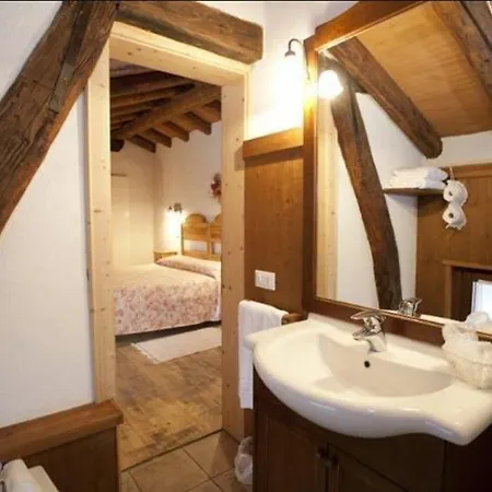 Casa Rossa Ai Colli Séjour à la ferme