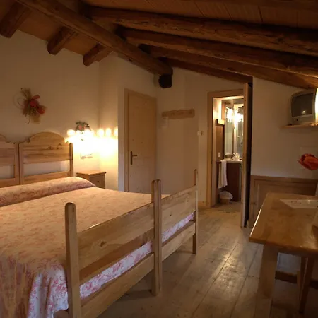 Casa Rossa Ai Colli Κατάλυμα σε φάρμα Ragogna