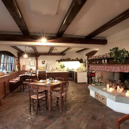 Casa Rossa Ai Colli Farm stay *